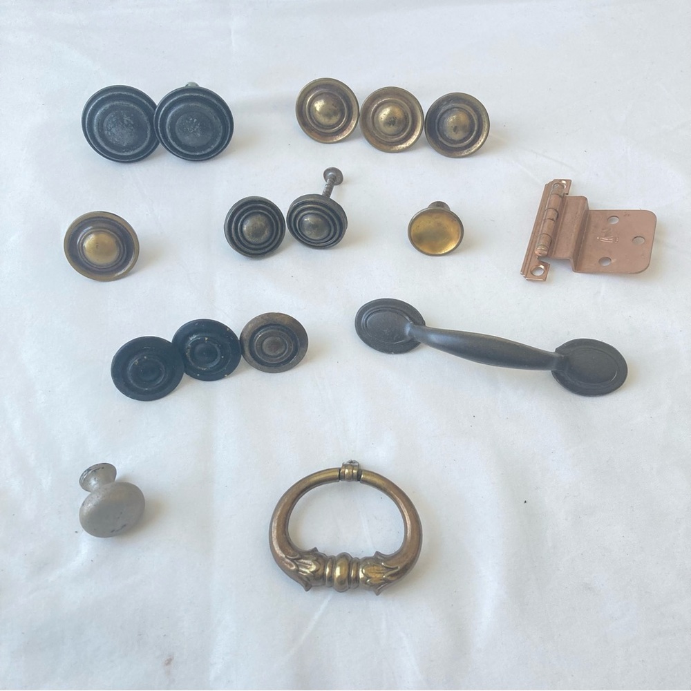 Misc Lot Vintage Drawer Pulls Cabinet Door Knobs Hardware Metal Brass Handles